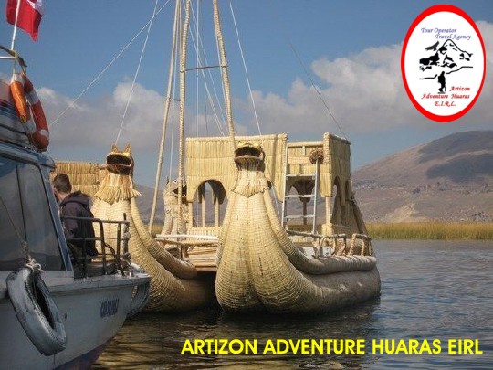 Botes de Totora - Isla Uros - Lago Titicaca - Puno